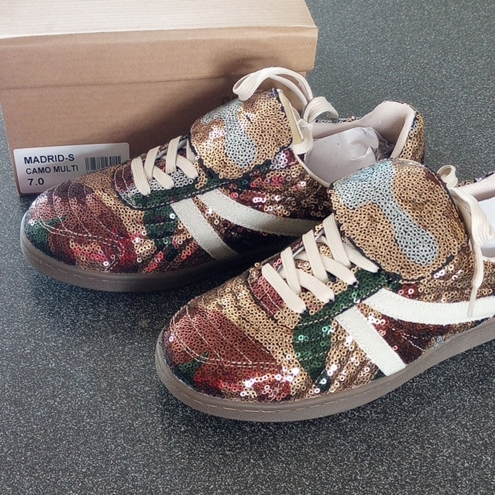 Steve Madden Madrid Sneakers.                   Sequin Camo with White Stripes